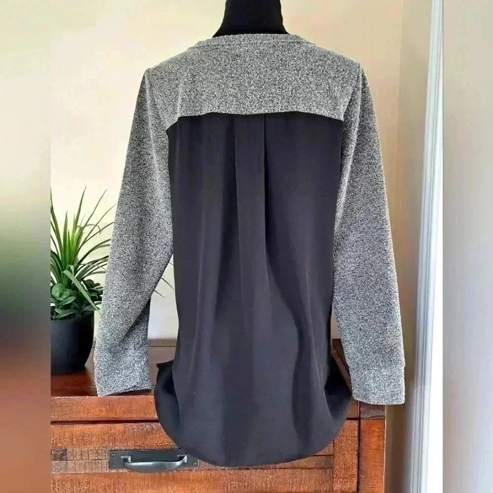 ❤️ Joe Fresh Long Sleeved V-neck Top Women's Small Grey and  Black Knit